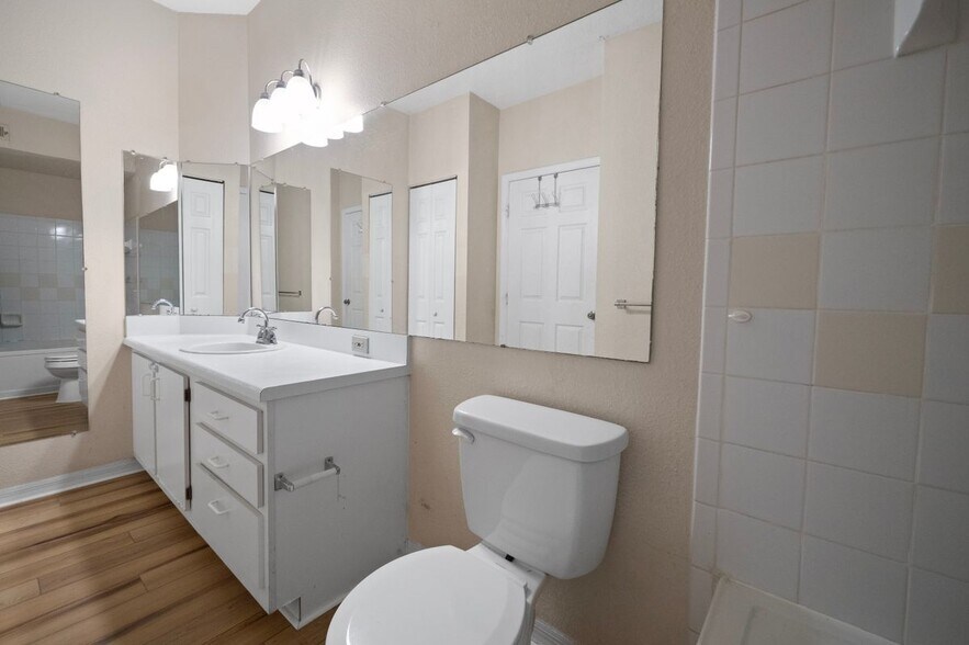 Building Photo - 11510 Villa Grand
