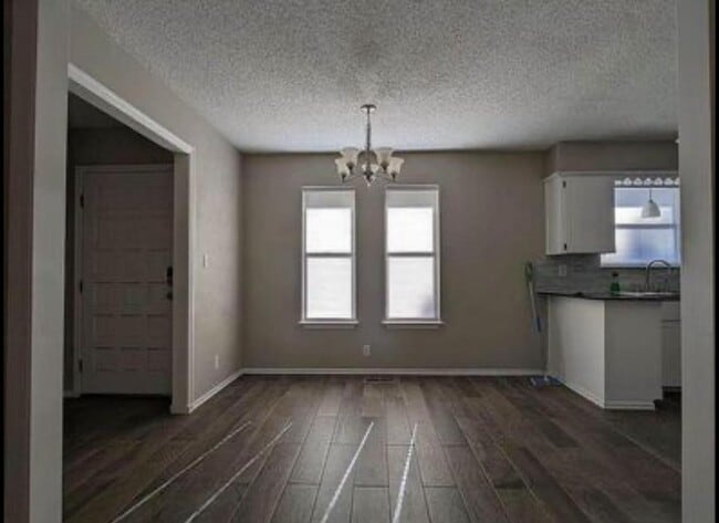 Building Photo - 413 Midland Dr