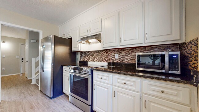 Building Photo - 1867 Petite Ln