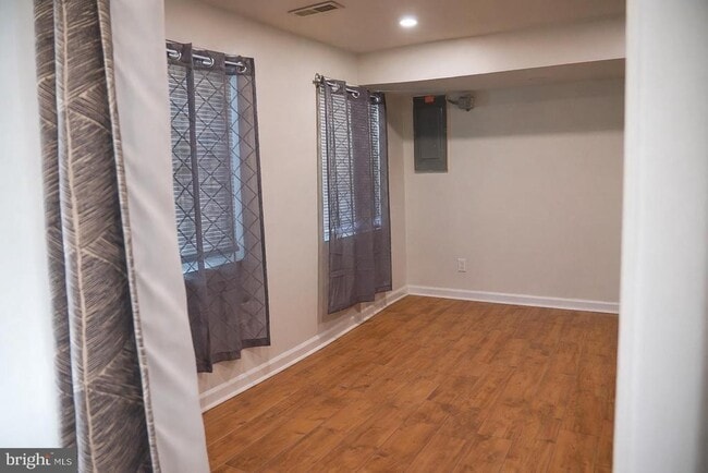 Building Photo - 1352 G St SE