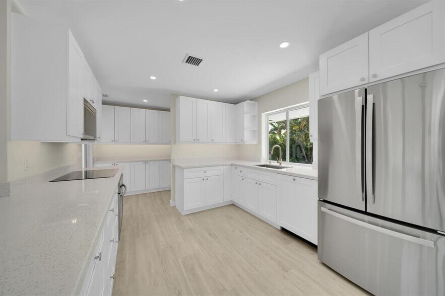 Building Photo - 2051 NE 60th St