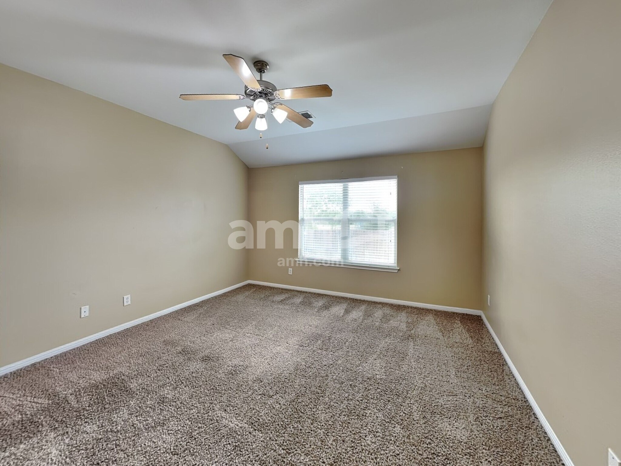 Building Photo - 18505 Sandy Bottom Dr