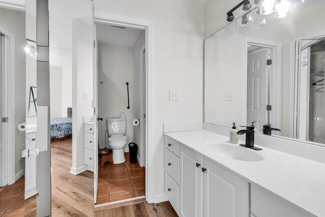 Building Photo - ** $1,000 off your first months rent with a move in by March 1st ** Don't miss out on this gorgeo...