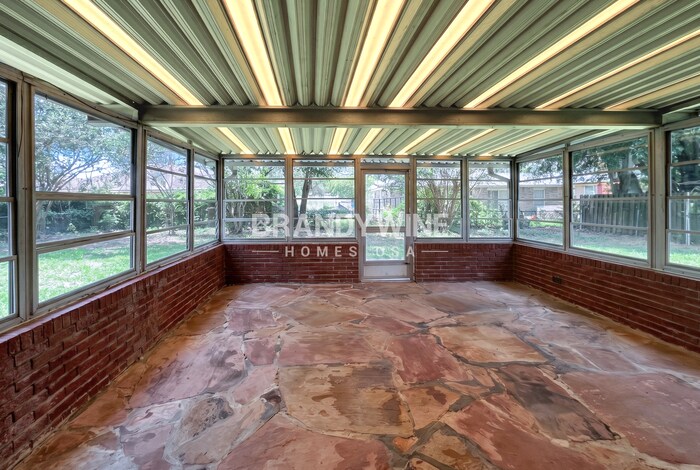 Building Photo - 2454 Buttonwood Dr