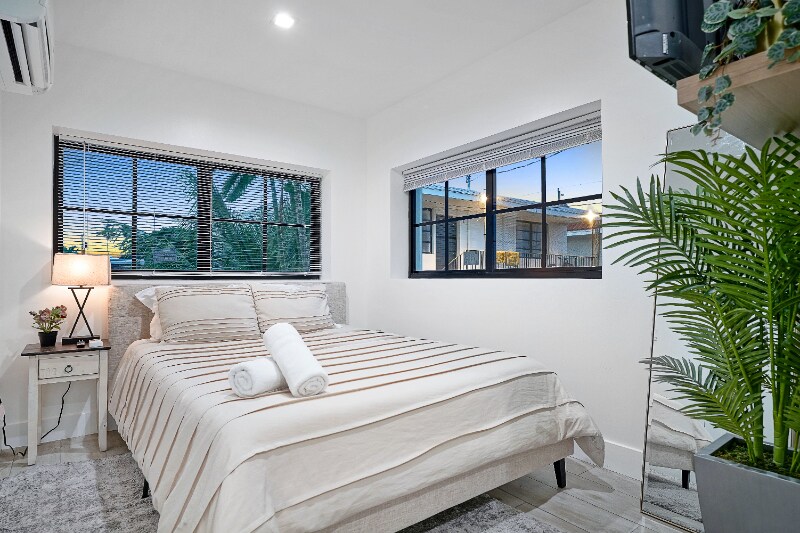 Building Photo - 1718 SW 11th St