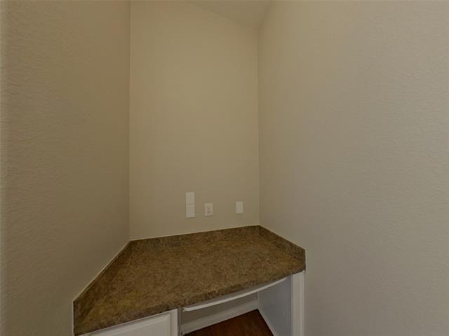 Building Photo - 541 Kerry St