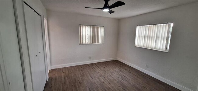 Building Photo - 1150 NW 23rd Ave