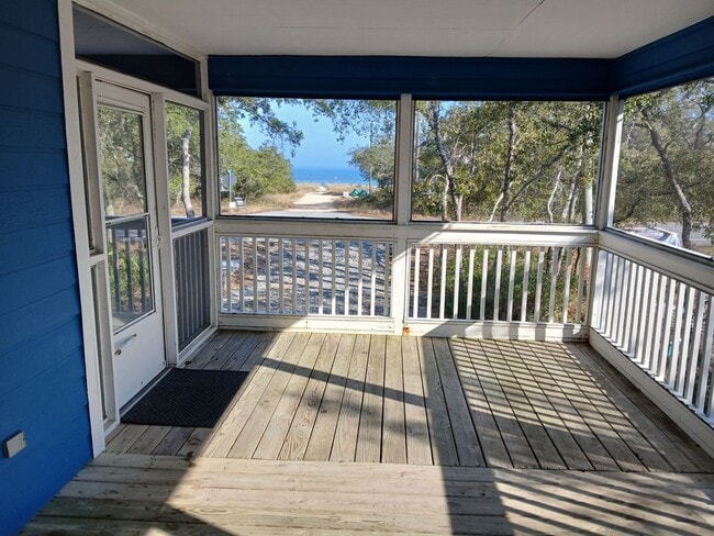 Building Photo - Charming Coastal Rental at Bald Point FL