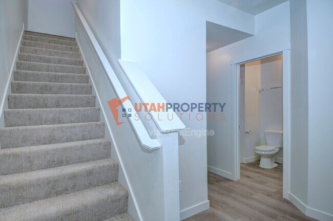 Building Photo - 425 S 960 W