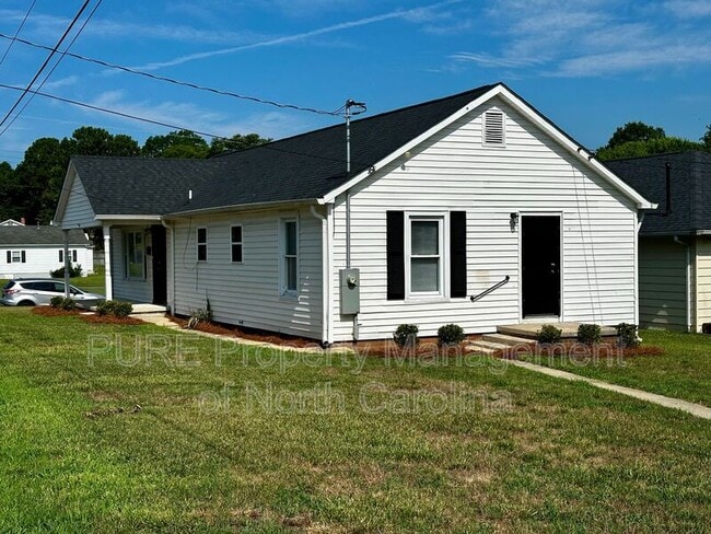 Building Photo - 1101 Woodlawn St