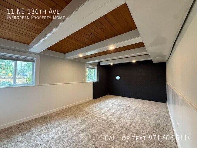 Building Photo - 11 NE 136th Ave