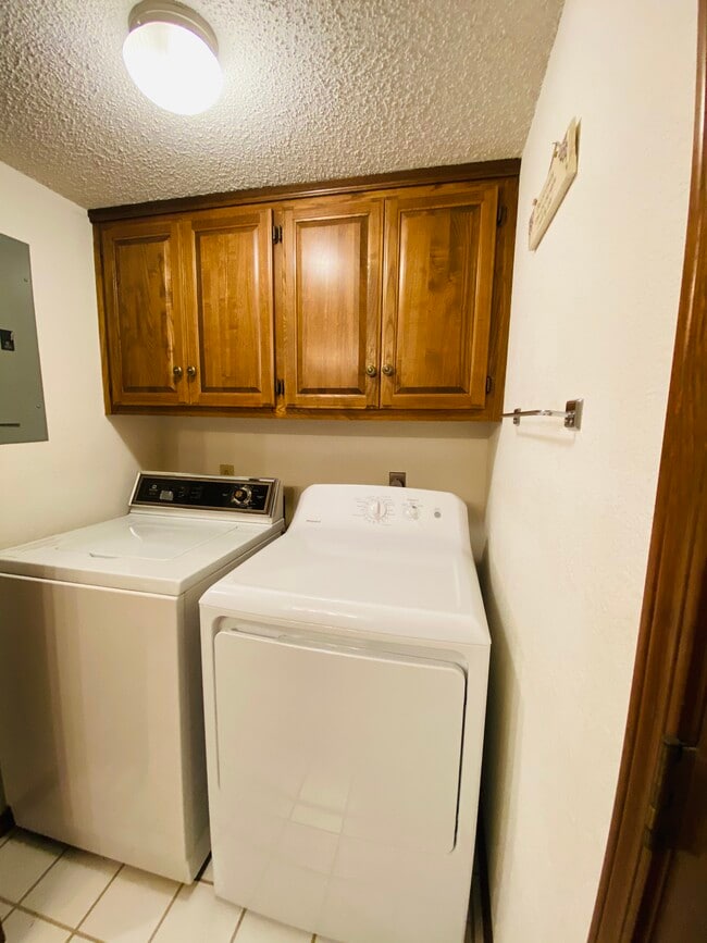 Washer/Dryer Negotiable - 24 Melinda Ln
