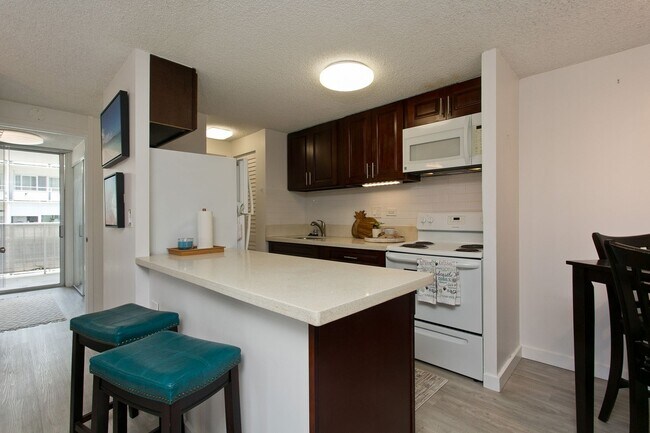 Building Photo - Move-in ready fully furnished beautiful 1 bedroom in Waikiki!