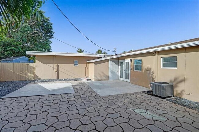 Building Photo - 651 NE 59th Ct