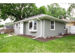 Building Photo - 629 E 67th St