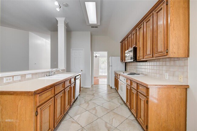 Building Photo - 6106 Grand Glen Ct