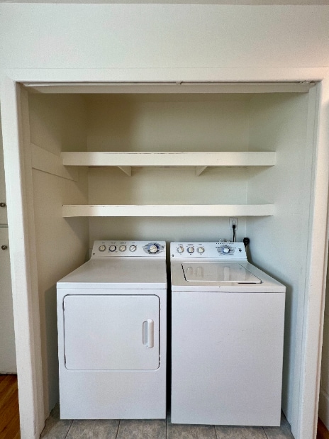 Building Photo - Updated Two Bedroom with Private Yard!