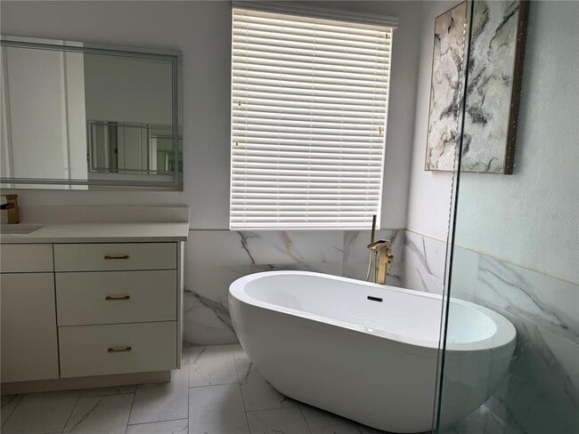 Building Photo - 10799 Royal Cypress Way