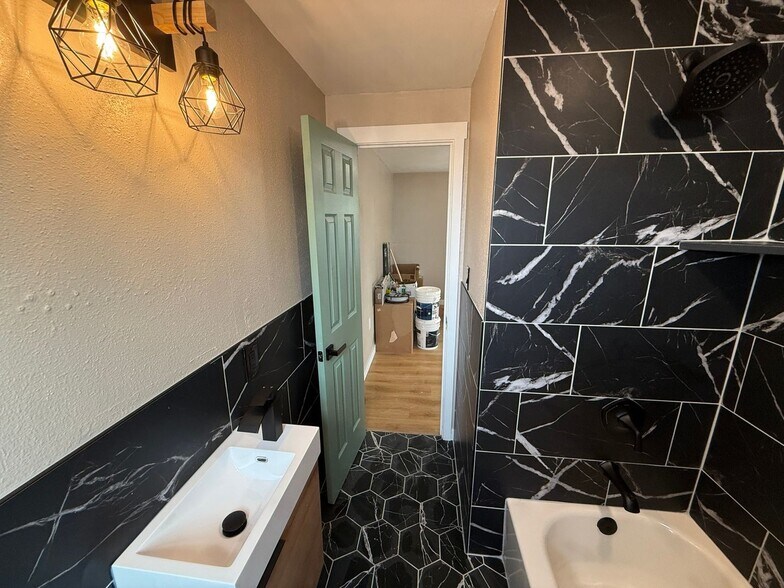 Building Photo - 39 Sunflower Rd