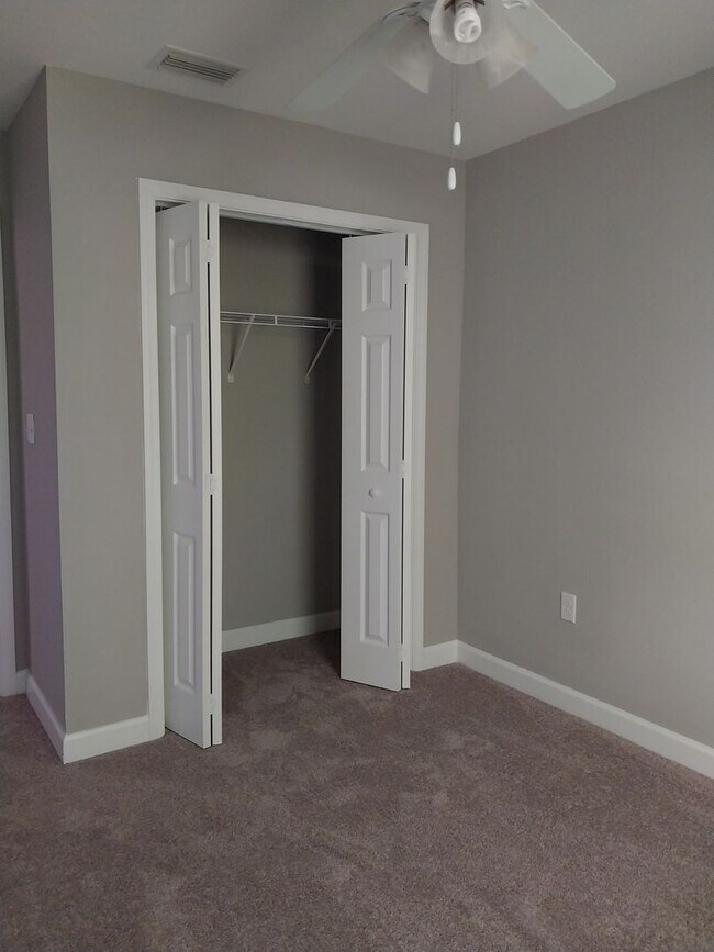 Building Photo - Gorgeous 3 Bedroom 2.5 Bath Townhome