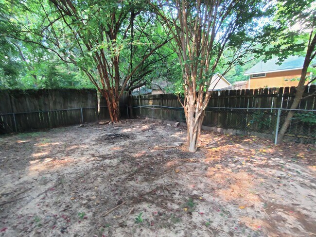 Building Photo - 2 BR / 2 BA Single Family Home