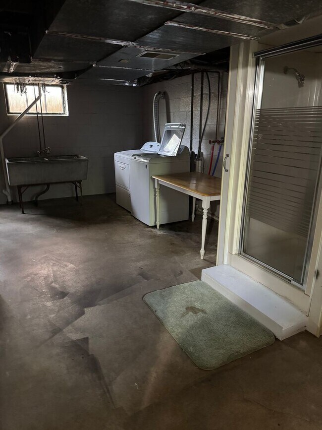 Building Photo - Brick Cape Cod in Upper Arlington School D...