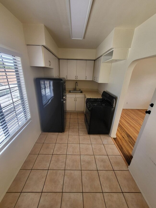 Building Photo - Quaint and Cozy 1x1 apartment in the historic Old Town