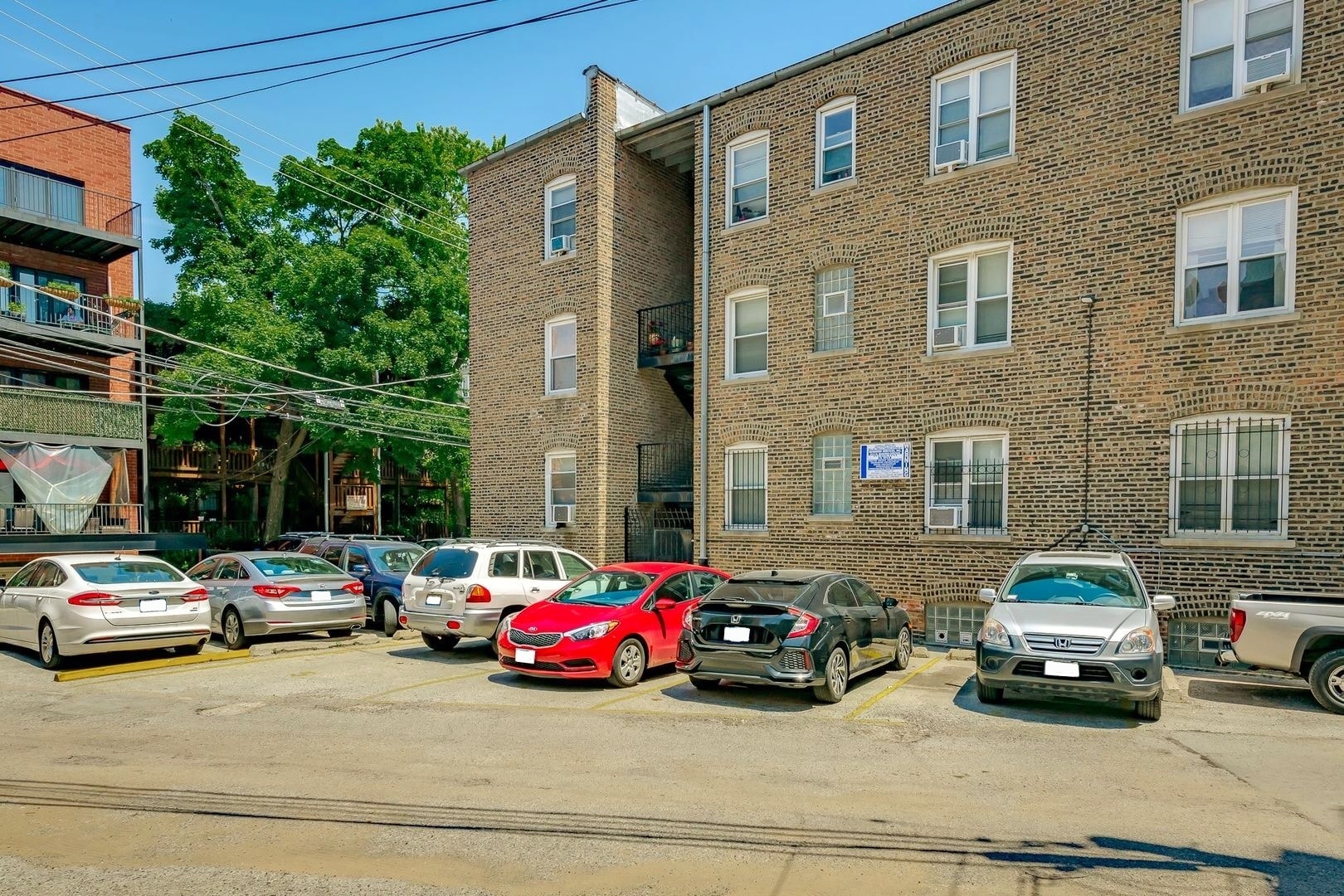 Building Photo - 658 W Oakdale Ave