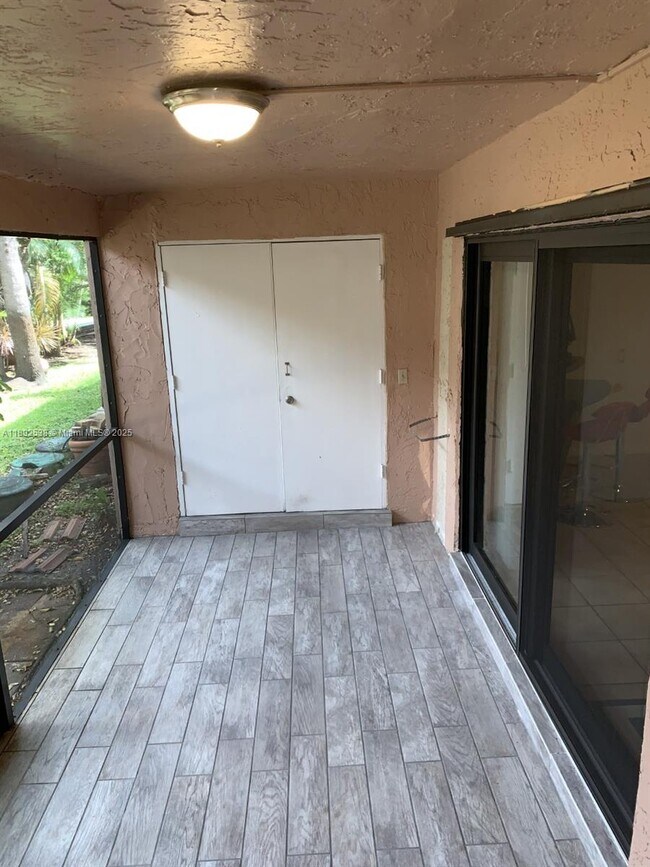 Building Photo - 11 Madrid Ln