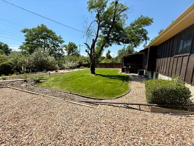 Building Photo - Unbelievable Lakewood Home