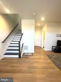 Building Photo - 301 Willis St