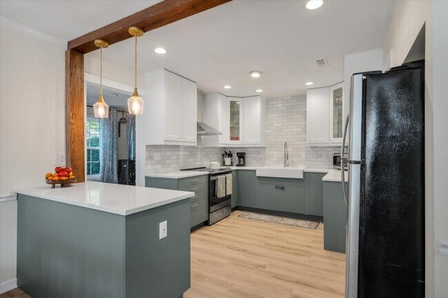 Building Photo - 537 Braxton Ave