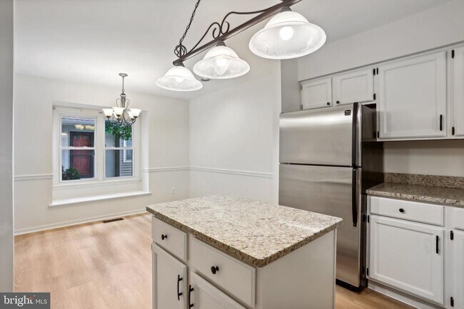 Building Photo - 3202 Eaton Ct