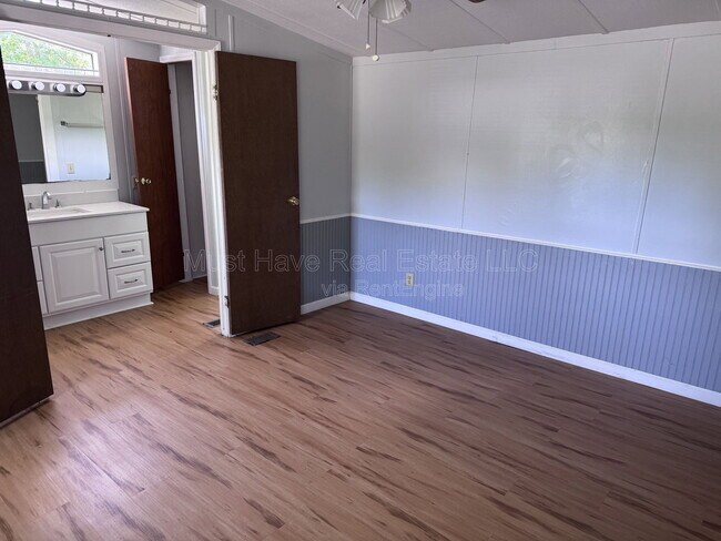 Building Photo - 1473 Brooksouth Dr