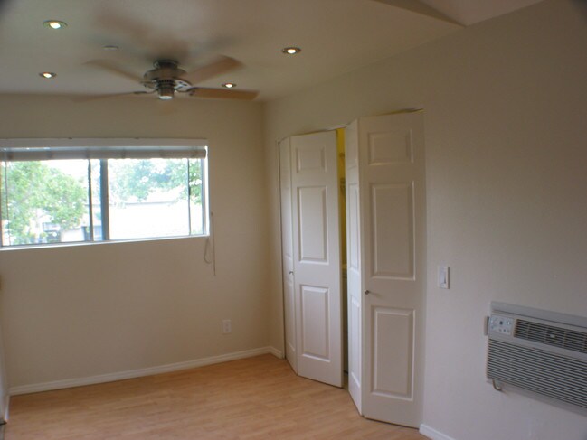 Building Photo - 23236 Orange Ave