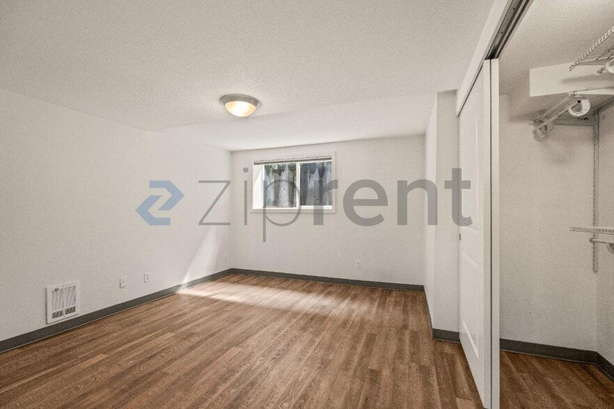 Building Photo - Unit 105