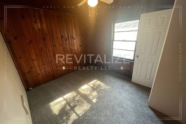 Building Photo - Cozy 2-Bedroom Duplex with Vintage Charm &...