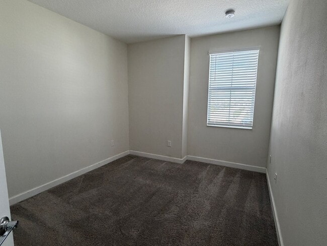 Building Photo - 3 bed 2.5 bath Townhouse in Storey Lake