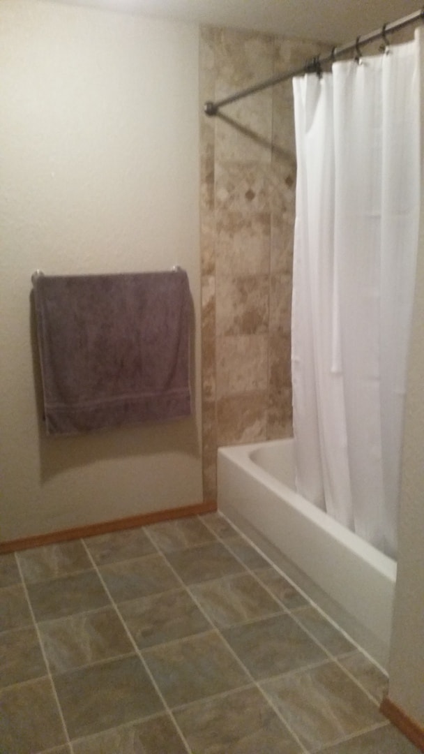 Building Photo - Beautiful South Hill Home!