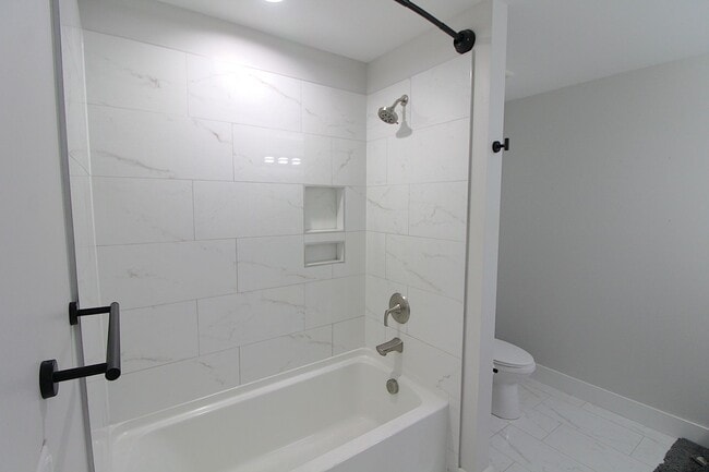 Building Photo - Modern 3-Bedroom Home with Fenced Yard & U...