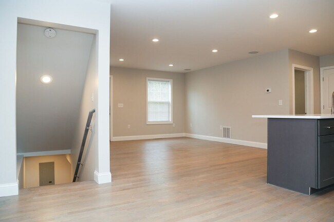 Building Photo - Newly Built 6br/3ba- Steps away from PC!