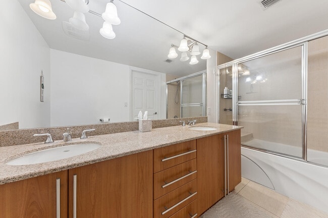 Building Photo - 610 Clematis St