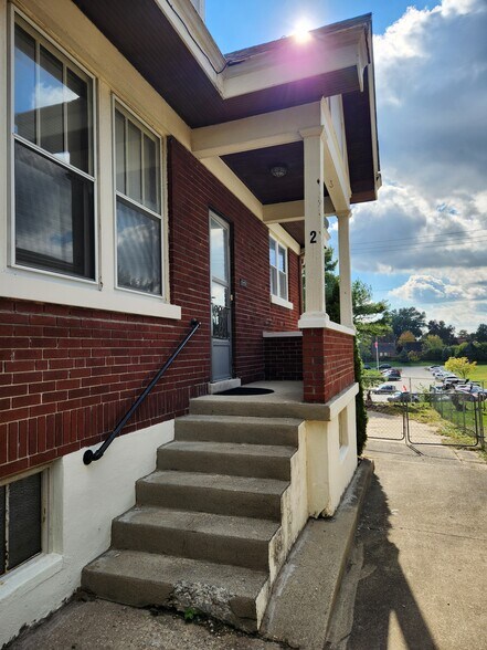 Private Entrance - 3315 Renfro Ave