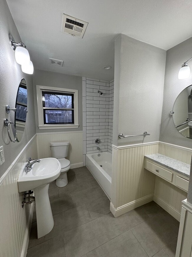 Building Photo - Beautiful Castle Heights Home