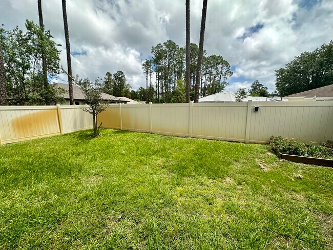 Building Photo - 10 Eton Ln