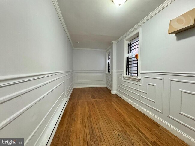 Building Photo - 1829 Fontain St