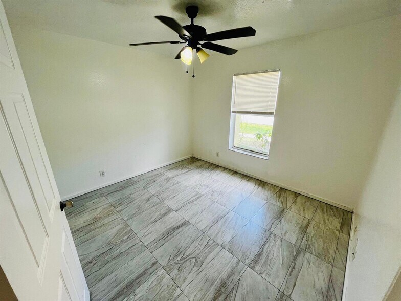 Building Photo - 13711 Yarmouth Ct