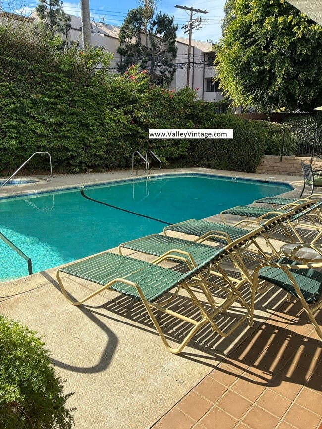 Building Photo - 11687 S Montana Ave