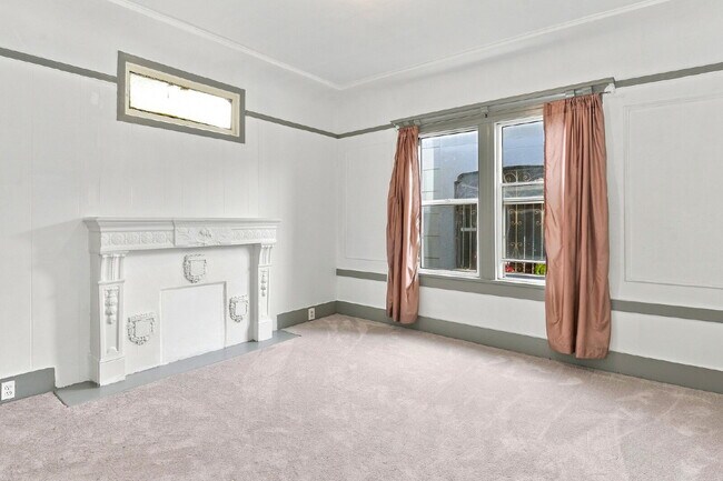 Building Photo - "Charming 2-Bedroom in Vibrant San Francisco!"