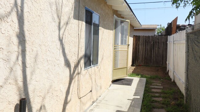 Building Photo - Single level duplex 2 br 1 ba in Chula Vista CA